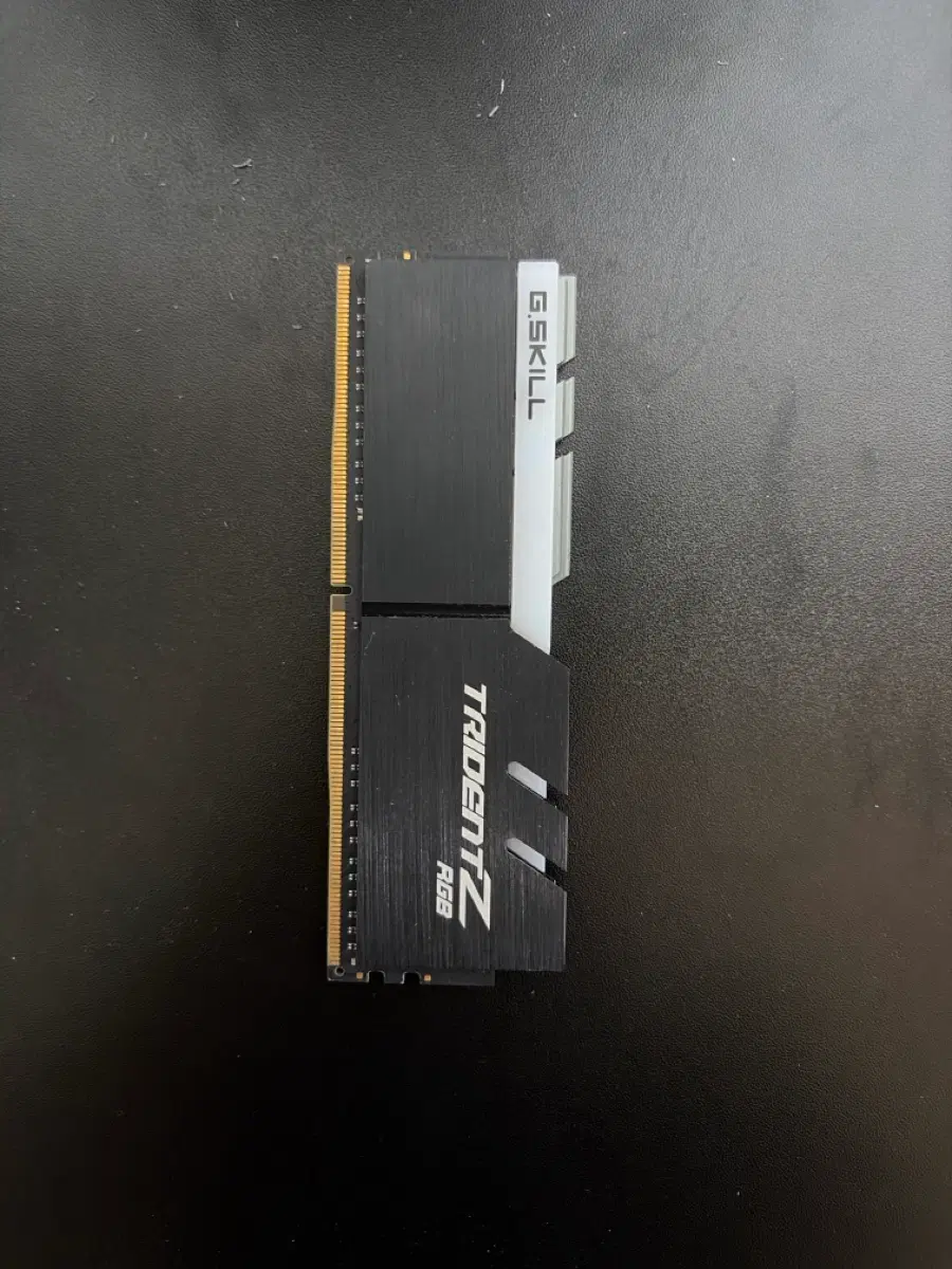 G.SKILL trident z RGB 램 16기가 1개 단품 판매 ( 가격 협상 가능!! )