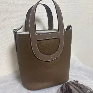 미사용 새상품! 천연 가죽 인더루프 18형 토프 핸드백