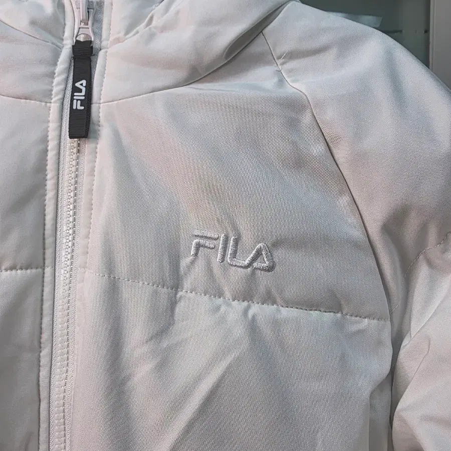 휠라 FILA 화이트 후드 패딩 자켓 M