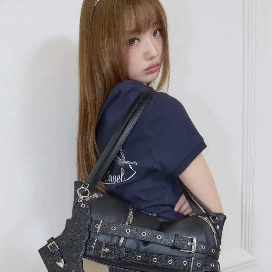 러브이즈트루 가방 SY ROSE BELT SHOULDER BAG(BLACK)