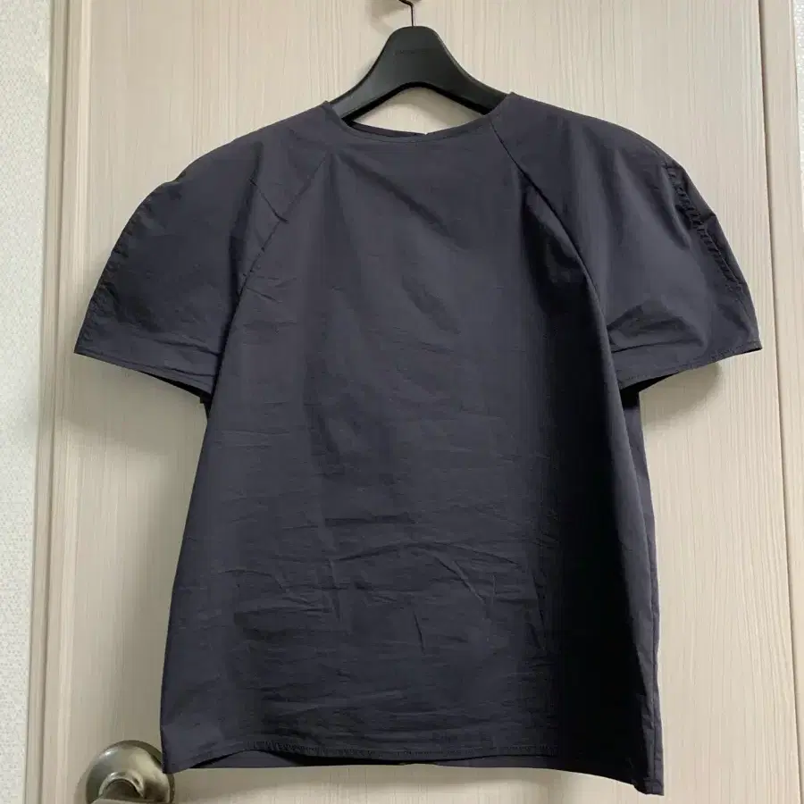 아모멘토 raglan top 차콜