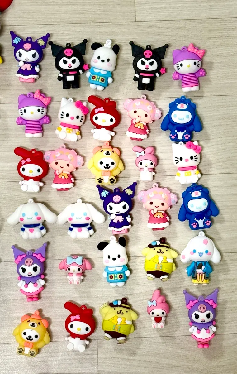 Sanrio figure산리오 시나모롤 마이멜로디 쿠로미 등 고무 피규어 30개 (일괄