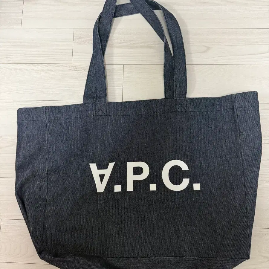 A.P.C 에코백 판매