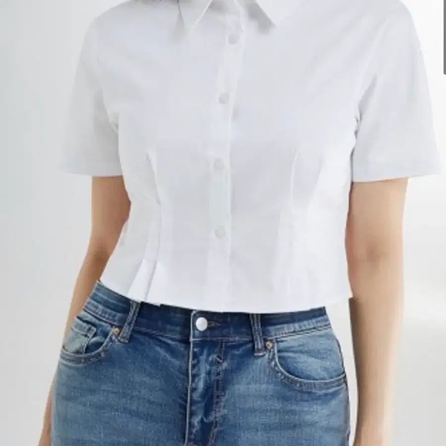 스파오 흰색 반팔 셔츠 크롭