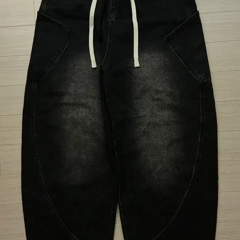 빈티지 커브드 블랙 데님 팬츠