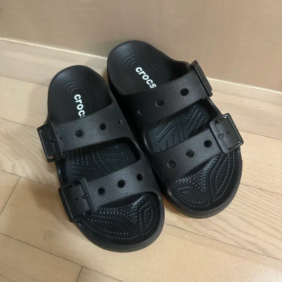 크록스 새터데이 샌들 블랙