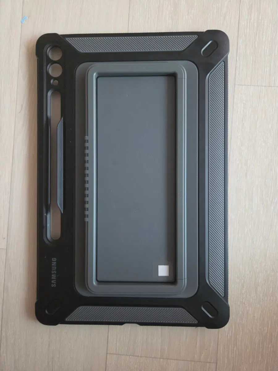갤럭시탭 S9 플러스 아웃도어 케이스 팝니다.