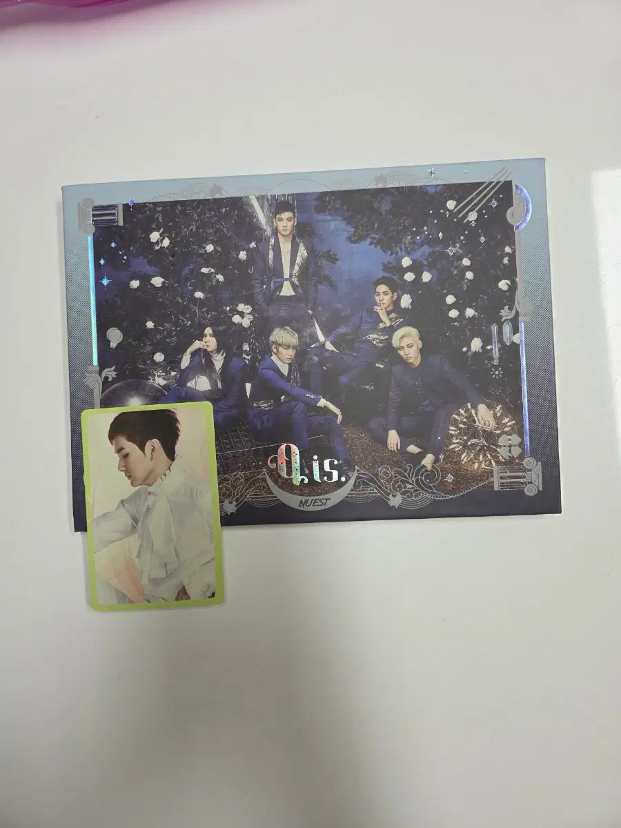 뉴이스트 NU'EST 4집 미니앨범 Q is. CD + 포토카드
