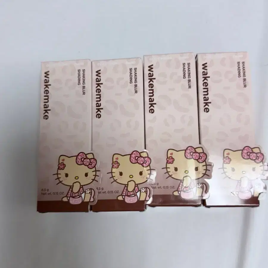 웨이크메이크 헬로키티 쉐이킹 블러 쉐딩 02 소프트 베이지