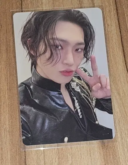 (교환)에이티즈 팝업 민기포카에서같은버전윤호포카교환구합니다