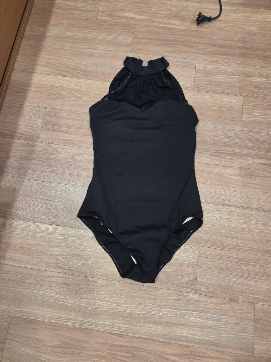 (새상품) 블랙 홀터넥 메쉬 레오타드 발레복 XL