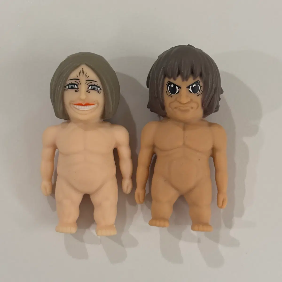 진격의 거인 스퀴즈 가챠 초롱이, 카를라 거인