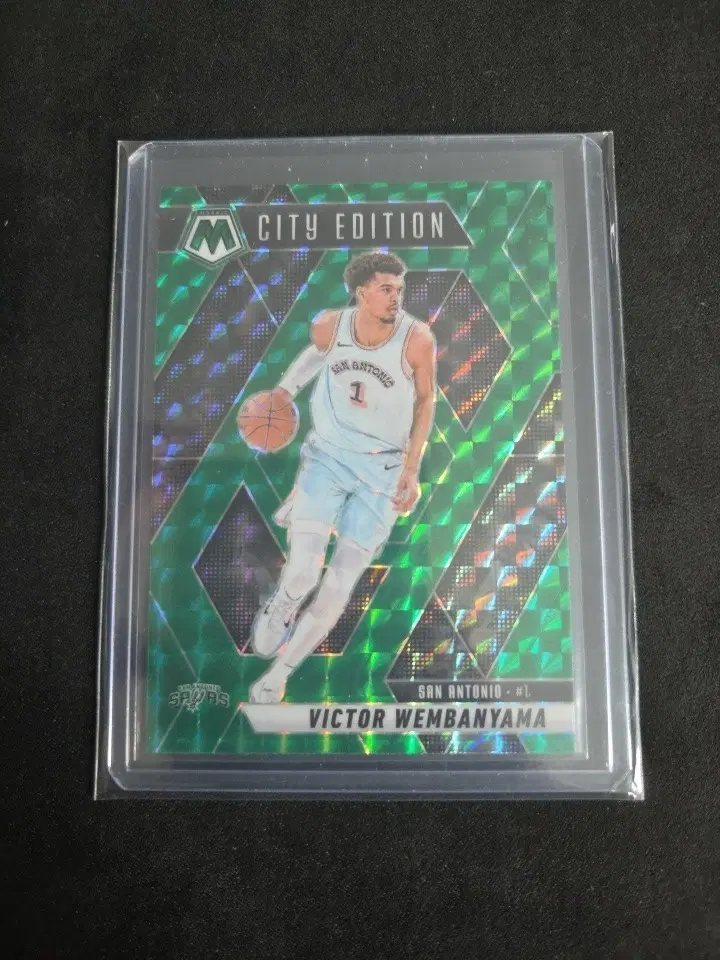 Victor Wembanyama 2024-25 Panini Mosaic City Edition Green Mosaic #288 -DI3
