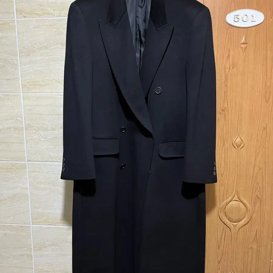 마에스트로 콜롬보 캐시미어 피크드 더블 브레스티드 코트 100