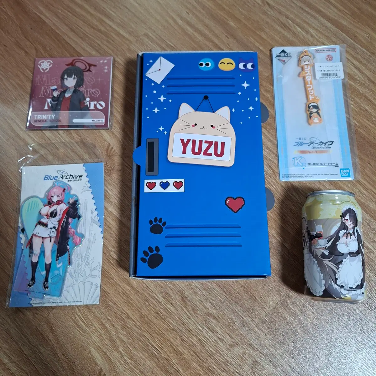 공식굿즈) 블루 아카이브 OG 밀레니엄 에이미 홀로그램 LD 아크릴 스탠드+카페메모리얼 유즈 피자박스+트리니티 메이드 쥬스캔+마시로 LP 코스터+쿠지 K상 시스터후드 러버스트랩