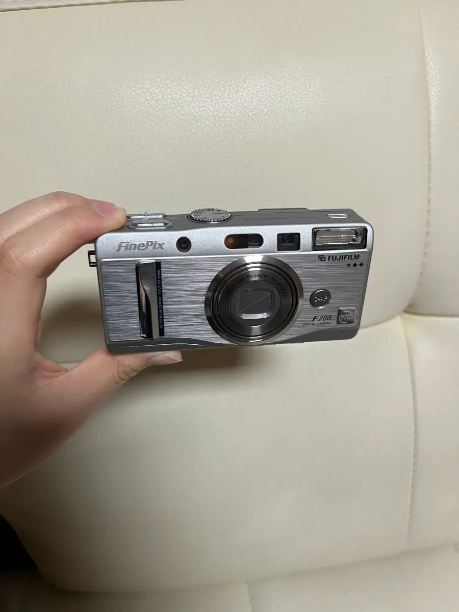 후지필름 파인픽스 F700 실버 카메라
