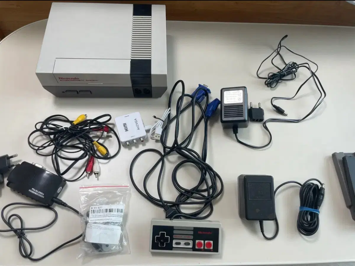 1985 닌텐도 NES-001 테트리스, 852 카트리지 포함