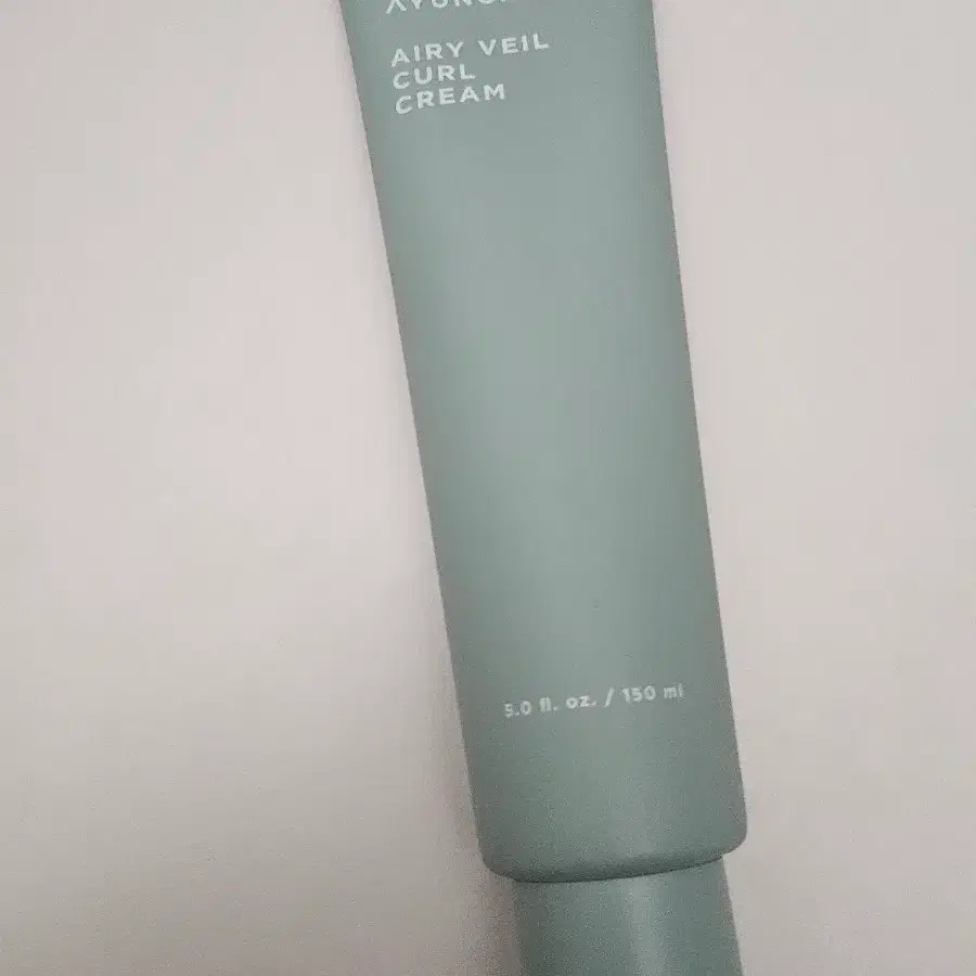 **새상품(미개봉)** 아윤채 에어리 베일 컬 크림 150ml