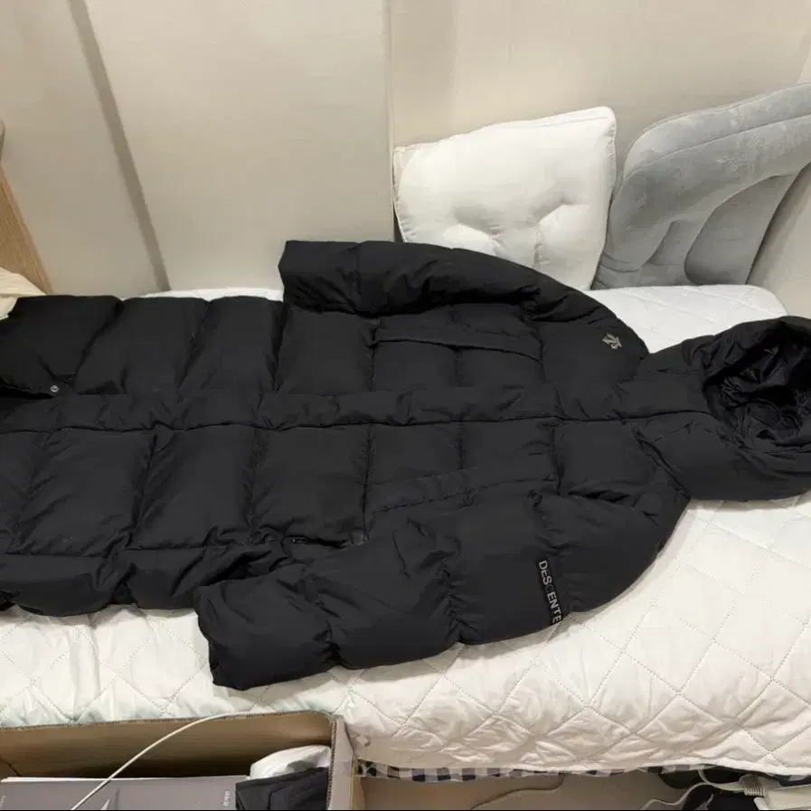 데상트 롱패딩 블랙 남녀공용90