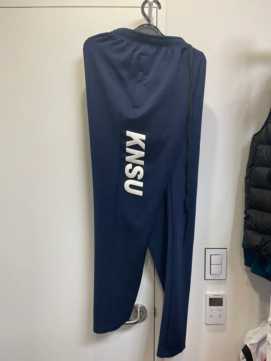 KNSU 네이비 트레이닝 바지