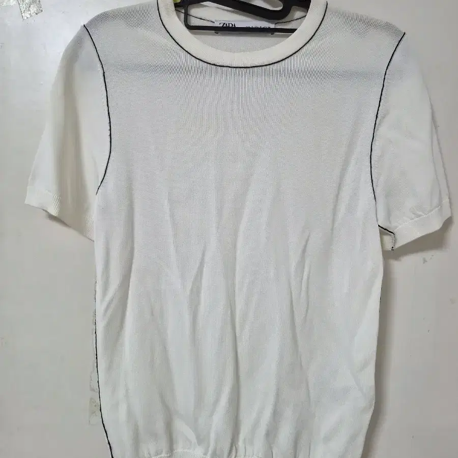 ZARA 화이트 배색 니트 반팔티