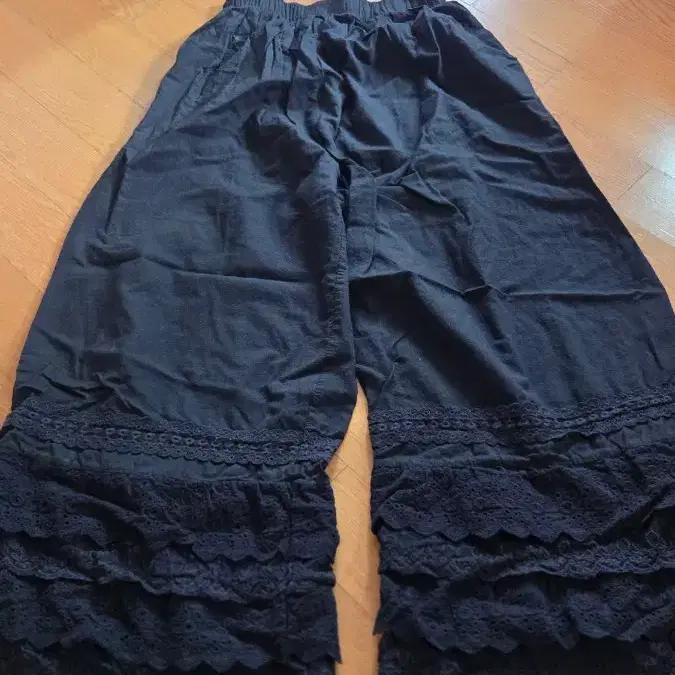 면 100 블랙 레이스 프릴 와이드 팬츠