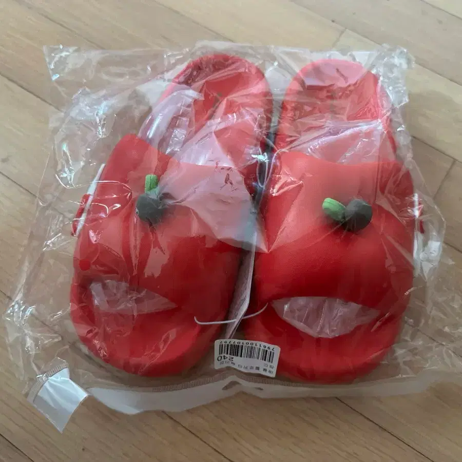 사과 모양 키티 슬리퍼