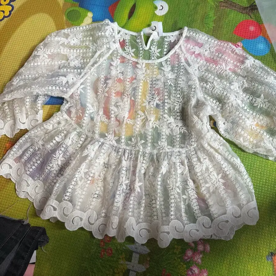 화이트 레이스 아기 블라우스