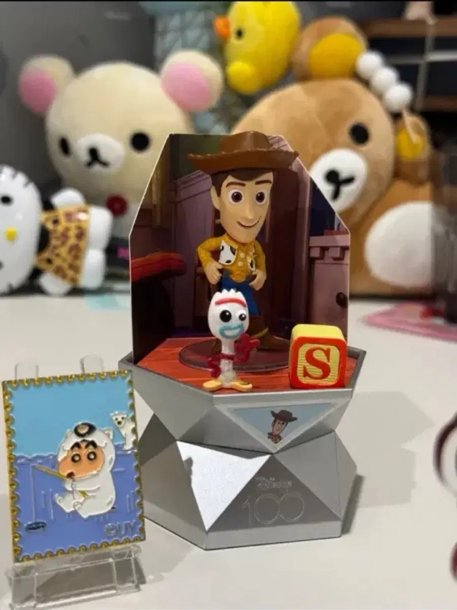 디즈니 서프라이즈 캡슐 우디 피규어