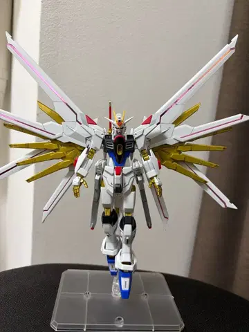 HG 1/144 마이티 스트라이크 프리덤 건담 완성품 SEED