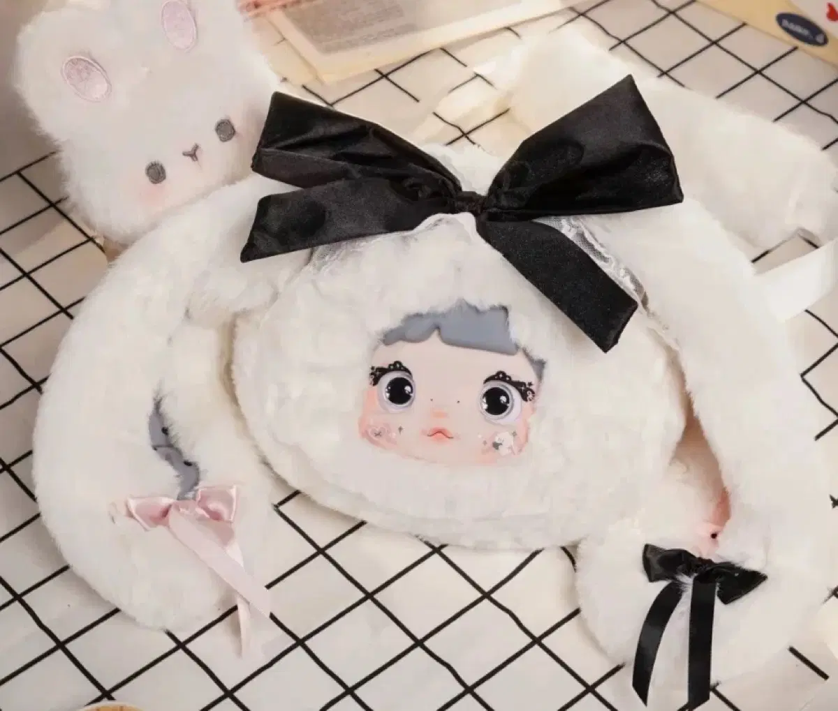 노미 인형 크로스 가방  화이트