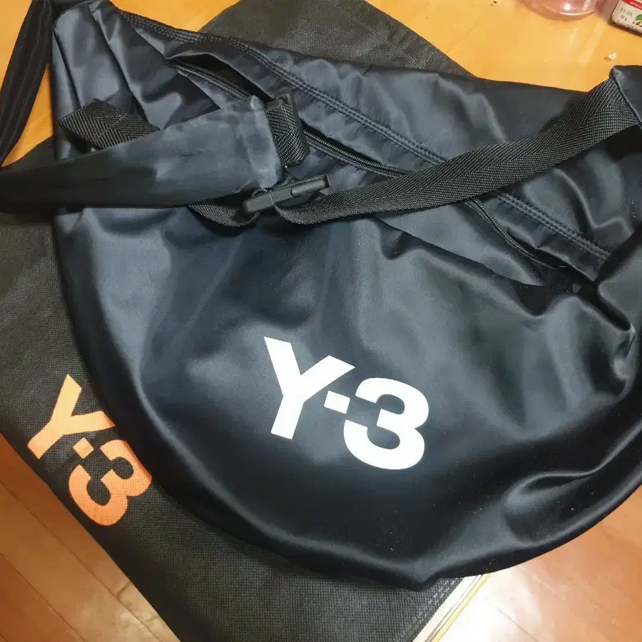 Y-3 슬링백
