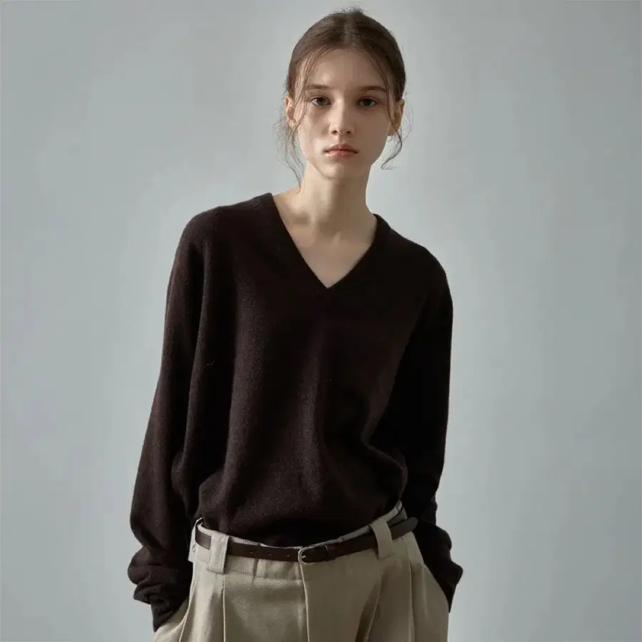 파사드패턴 에센셜 브이넥 니트_dark brown