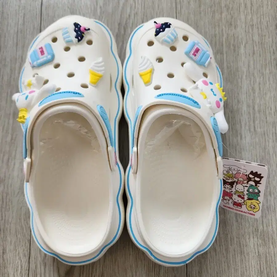 SANRIO 시나모롤 크록스 화이트 [250]