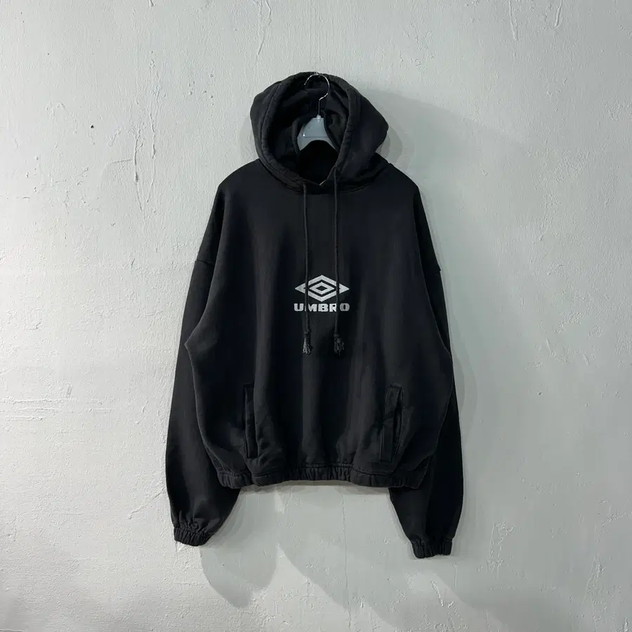 엄브로 후드티 100