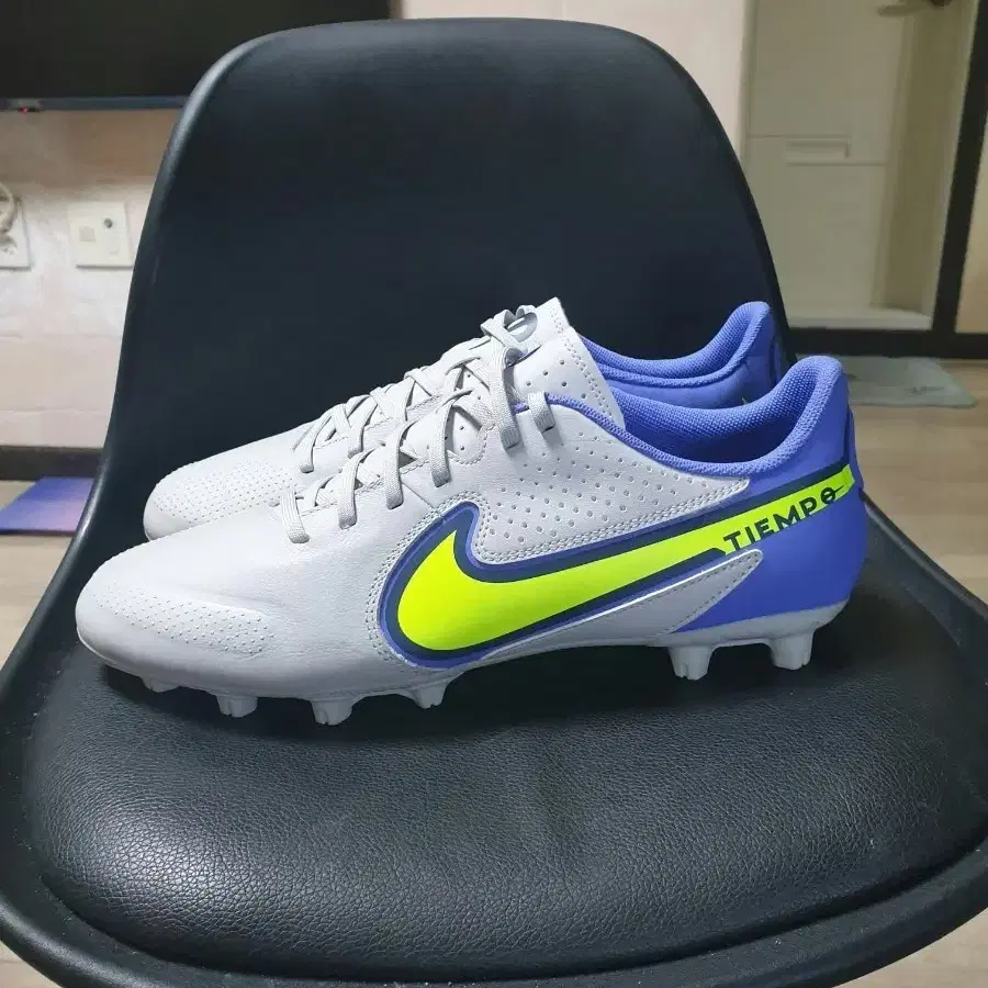 나이키 티엠포 축구화 그레이/형광/블루270