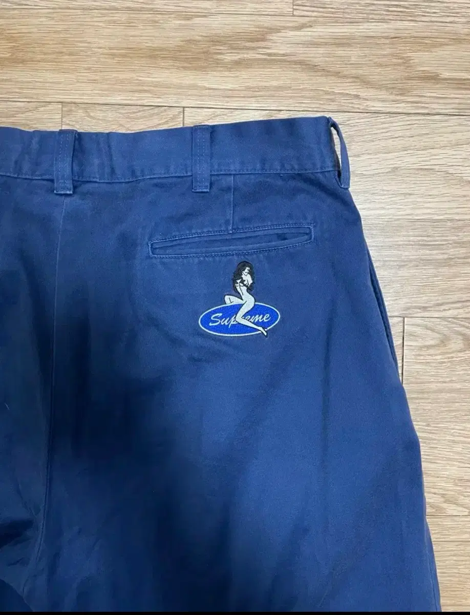 슈프림 핀업걸 바지