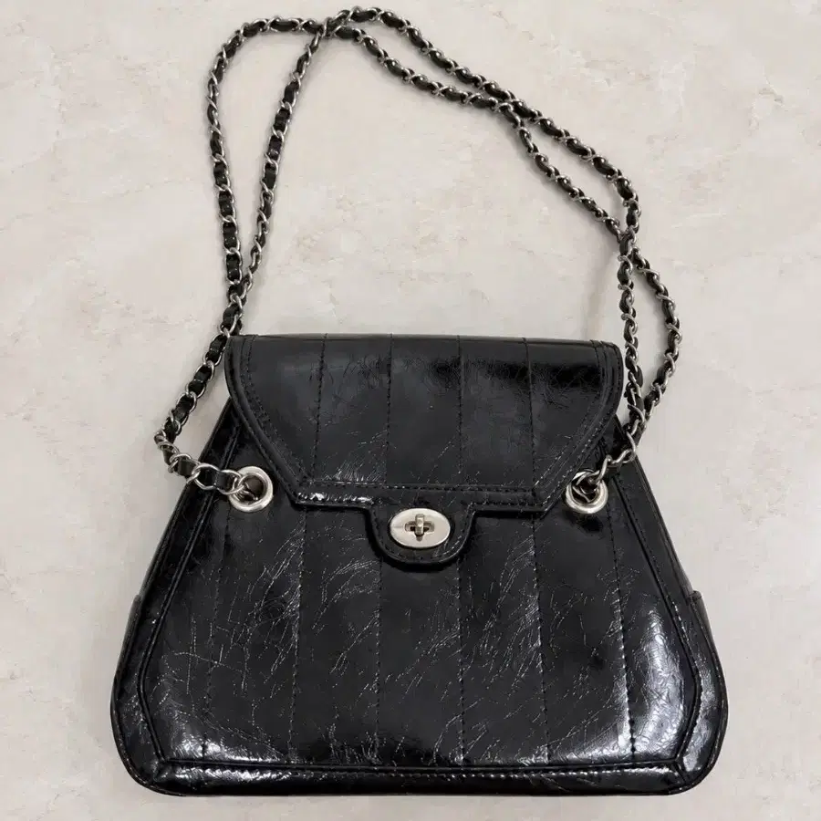 글로시 아울로백 체인 숄더백 (black 은장) owl-ro chain bag