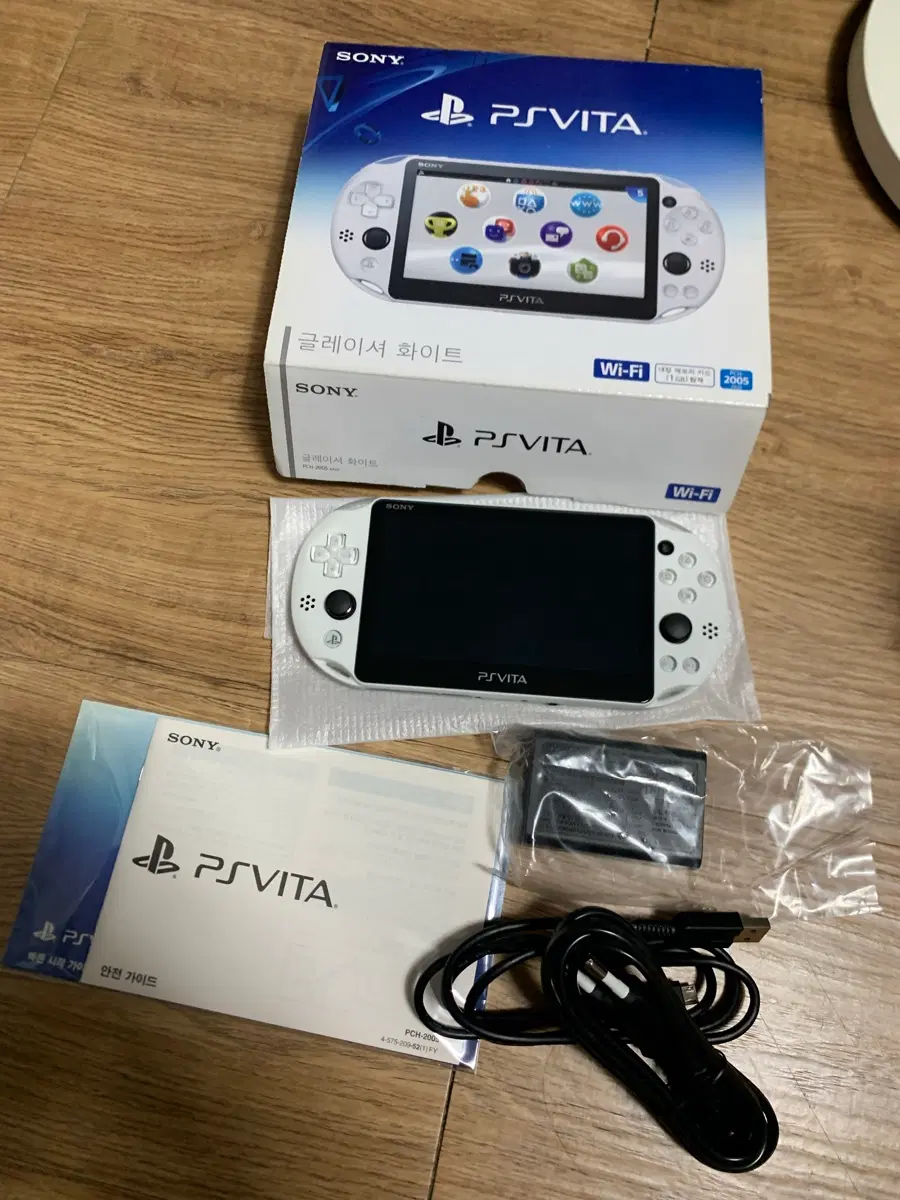 소장용 소니 PS Vita 2세대 PS비타 2세대 글레이셔 화이트 팝니다.