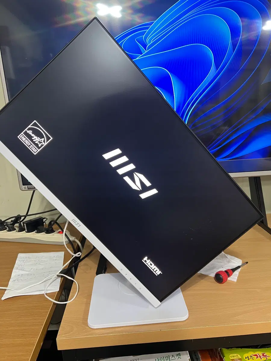 MSI 모던 24인치 화이트 피벗 모니터