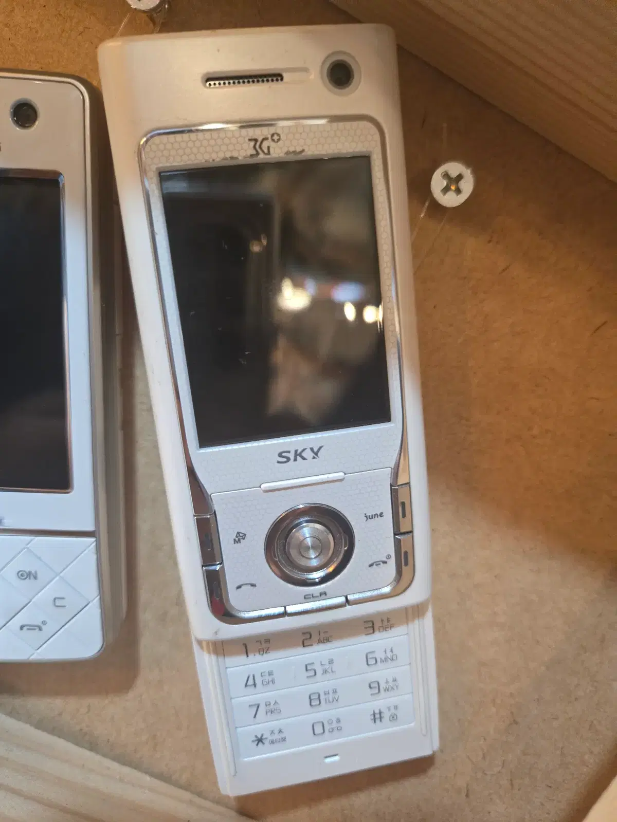 스카이 브랜드 최초의 HSDPA 3G 슬라이드폰인 스카이 에볼루션 / 90년대 올드팝 / 하드락/메탈/발라드 / LP/영화전단지/영화자료/고전희귀