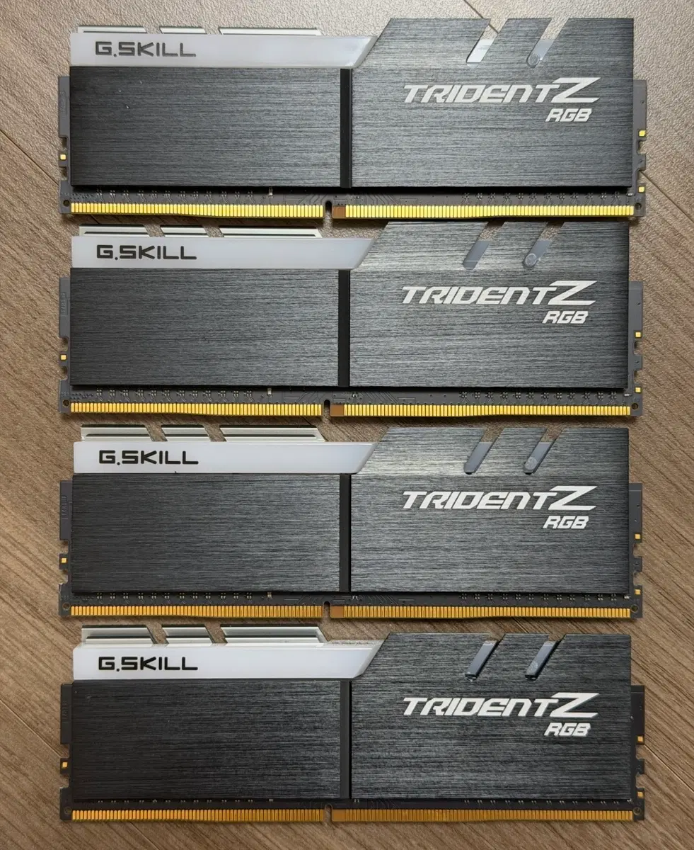 지스킬 트라이던트z rgb DDR4 32GB (8GBx4) 메모리 램