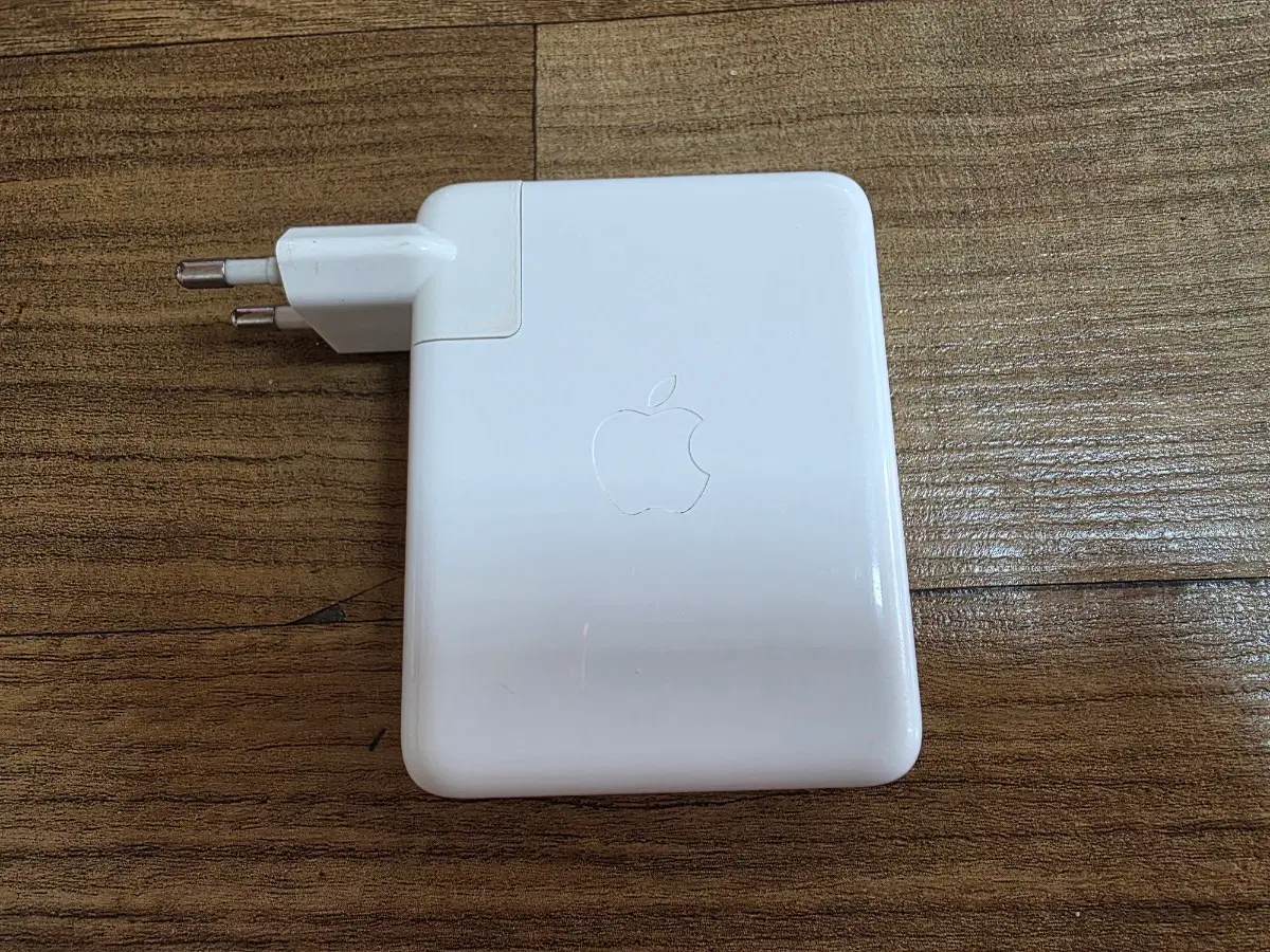 애플 140w usb-c 전원어댑터 a2452