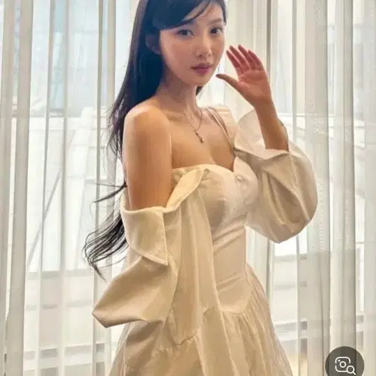 교신 낫유어로즈 화이트 오프숄더 퍼프소매 볼레로 셔츠
