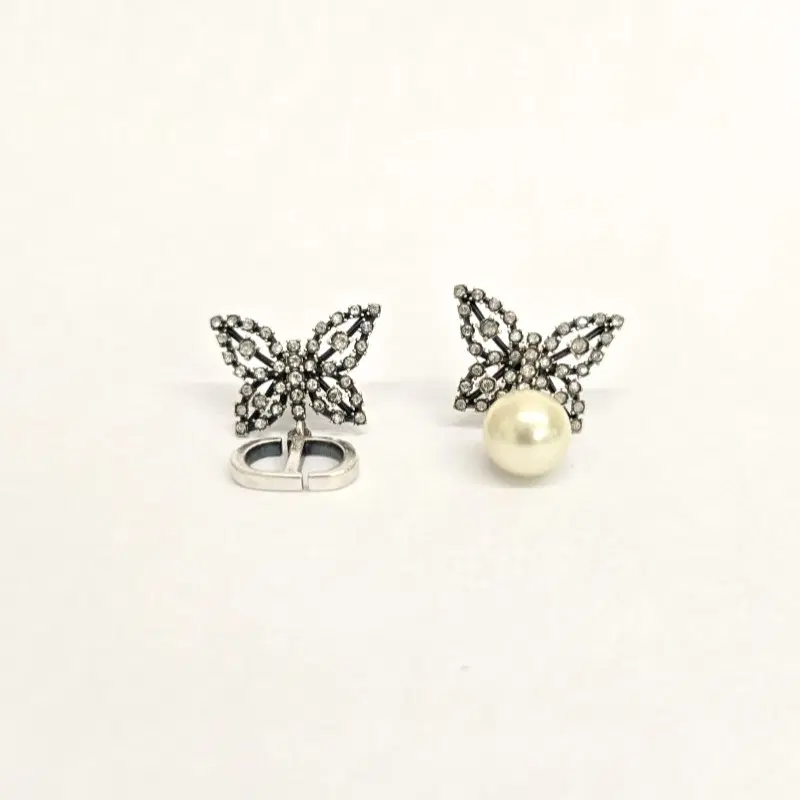 디올 파필론 디 뉴트 엔틱 진주 크리스탈 귀걸이 E2900WOMCY