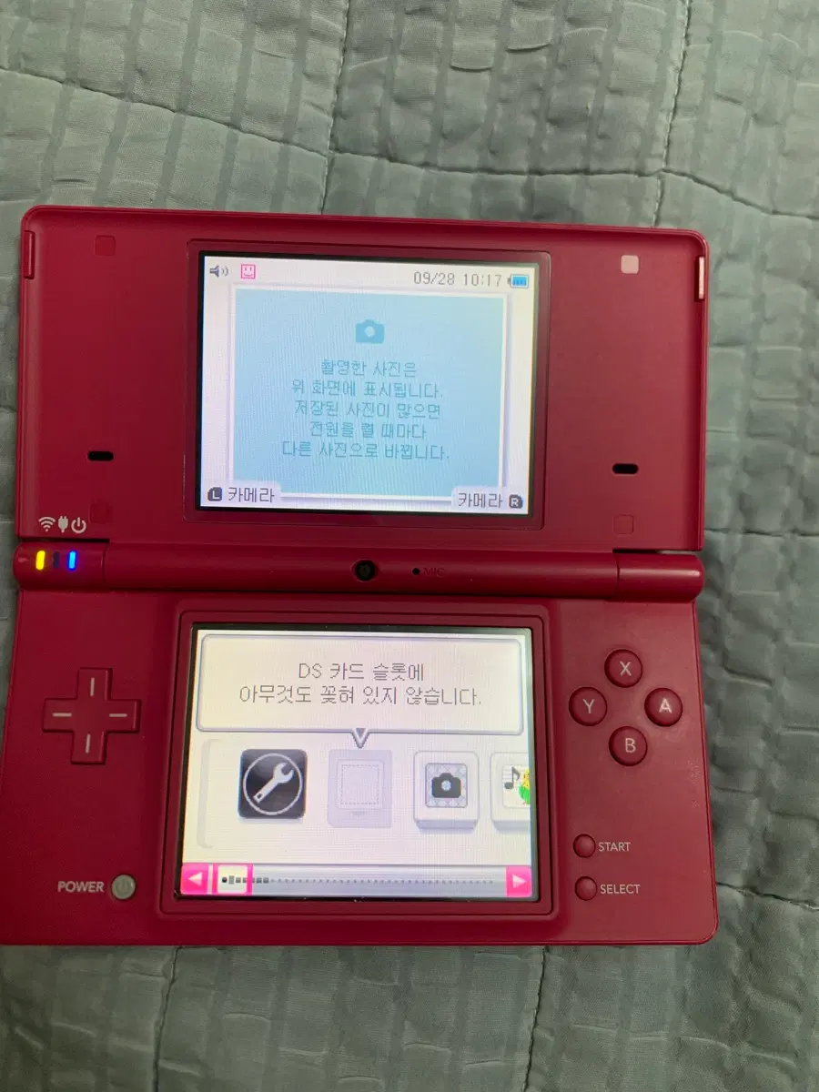 닌텐도 DSI 국내정품 정발 기기 팝니다.