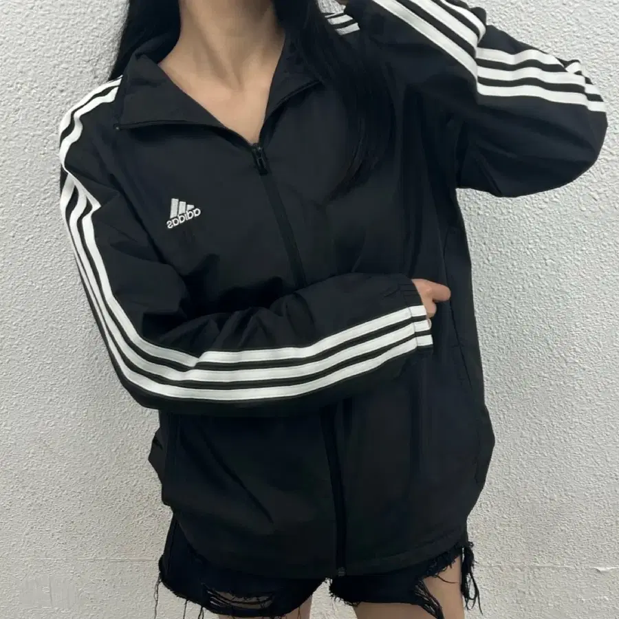 아디다스 화이트라인 블랙 바람막이 M