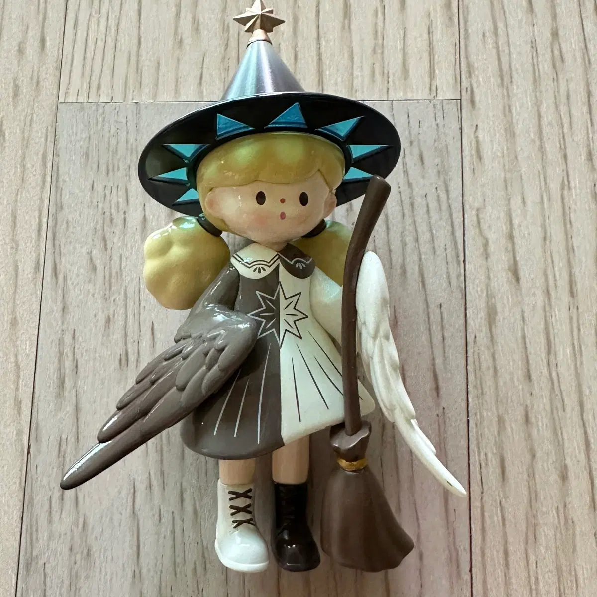 몰린타 체이싱 라이트 피규어