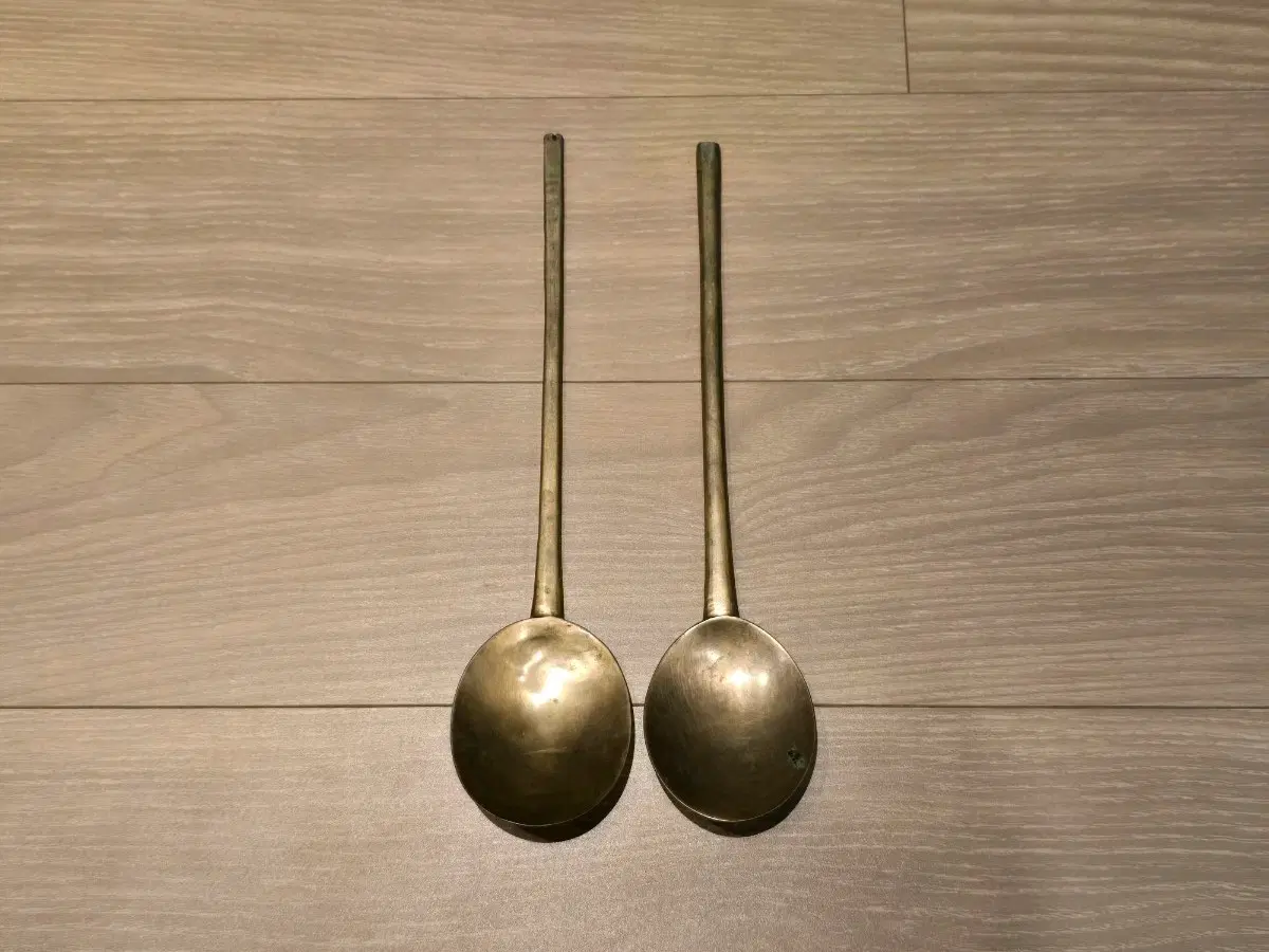 놋숟가락 2점