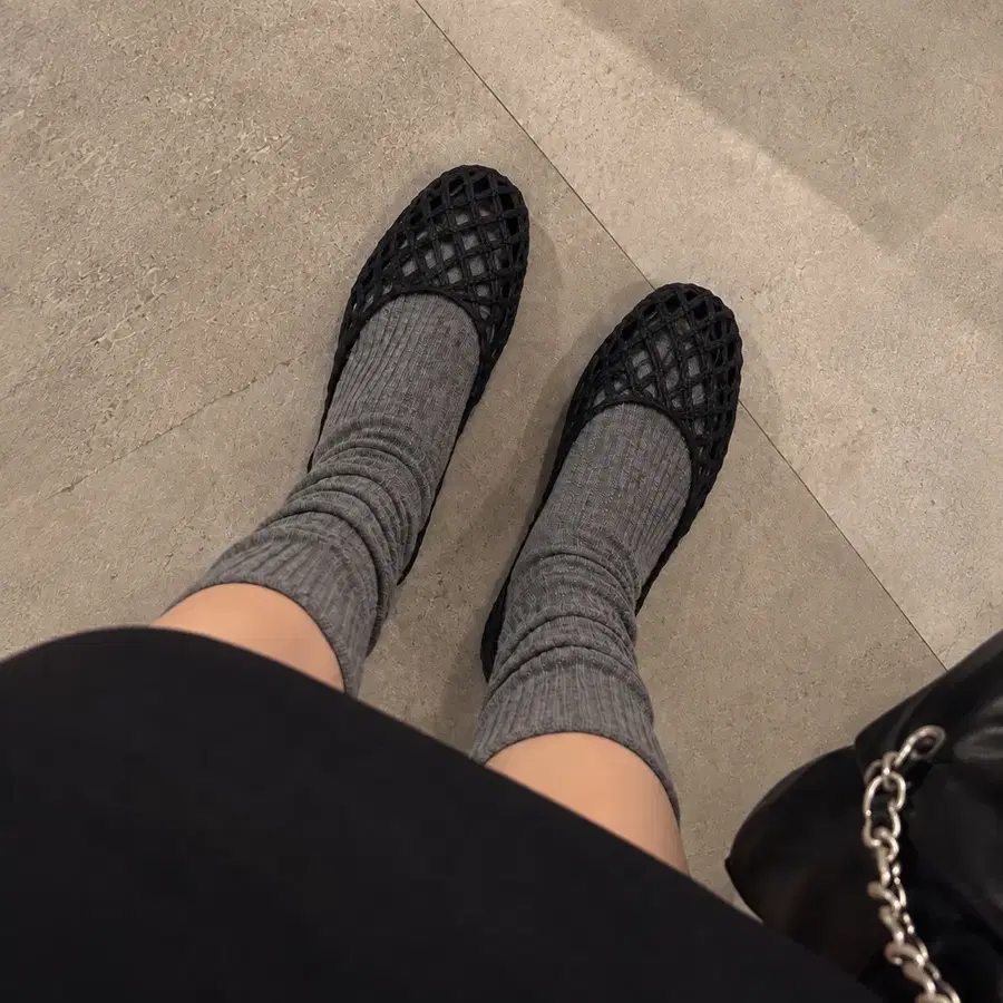 블랙 짜임 플랫슈즈